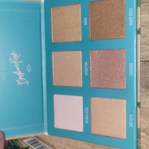 Babe in Paradise highlighter palette